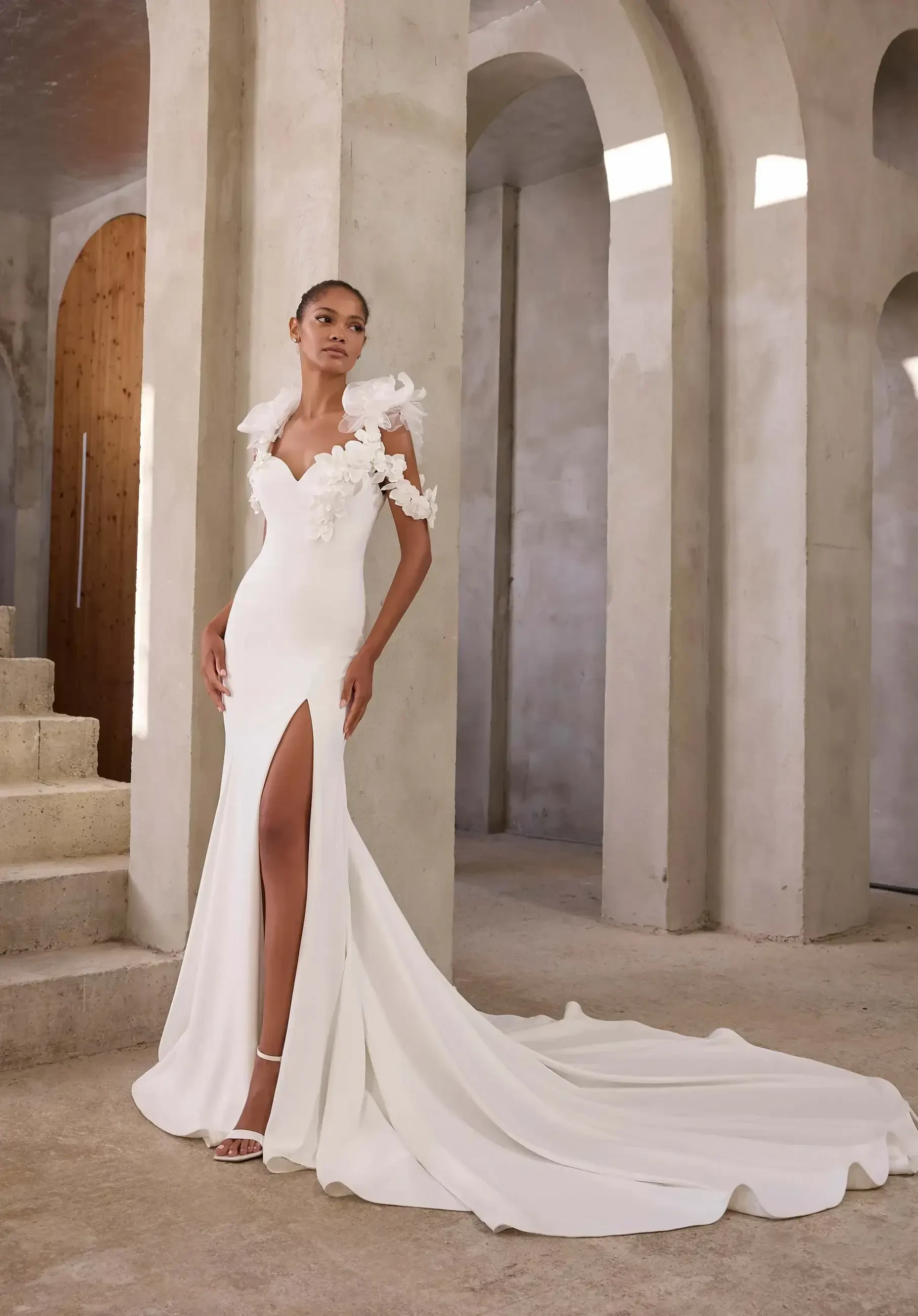 Cozy Elegance: Transitional Autumn Wedding Gowns Image