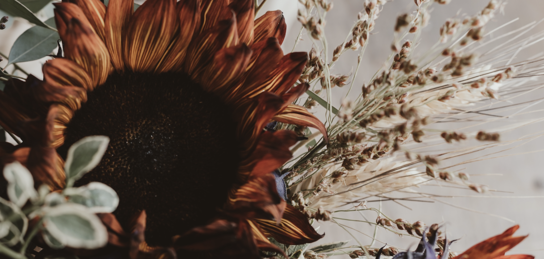 Seasonal Flower Arrangements: Stunning Fall Florals for October Brides Image