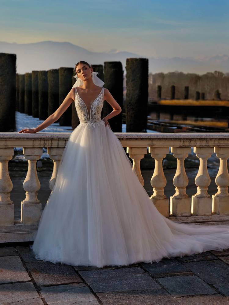 Stunning Gowns for Your Summer Wedding Image